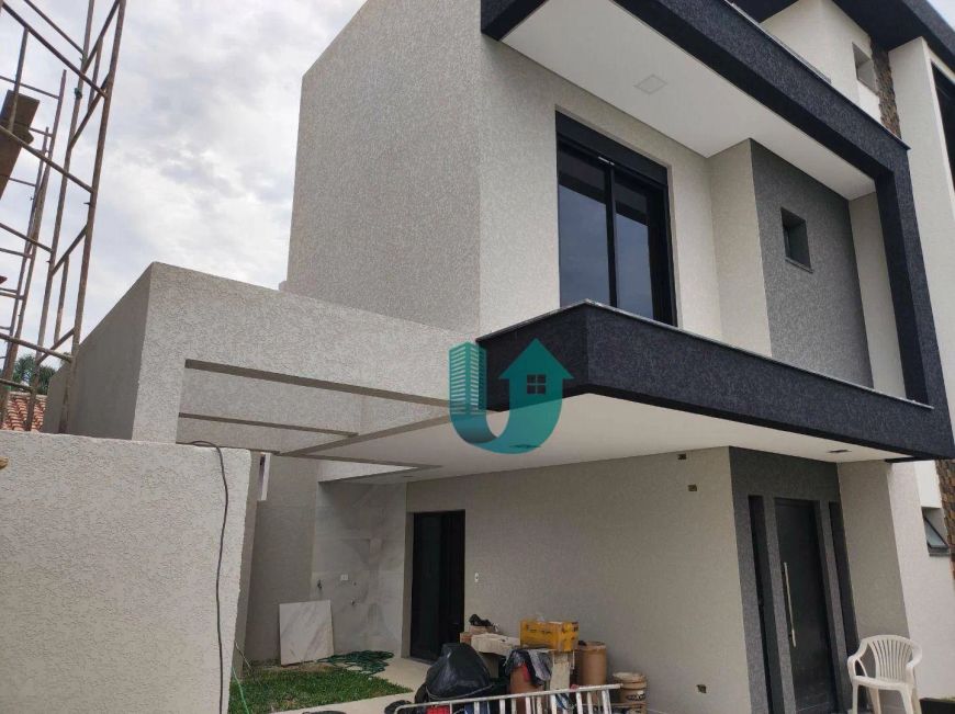 Sobrados Triplex novos, não geminados - 3 quartos c/ suite, 2 vagas no Xaxim
