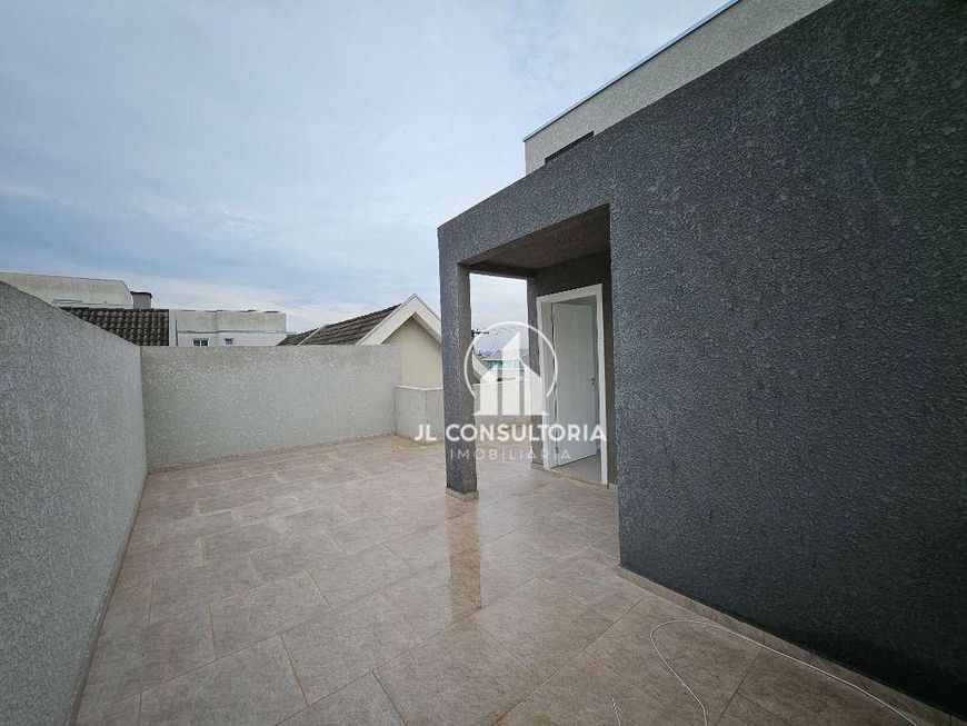 Sobrado no Uberaba, em condomínio e com terraço