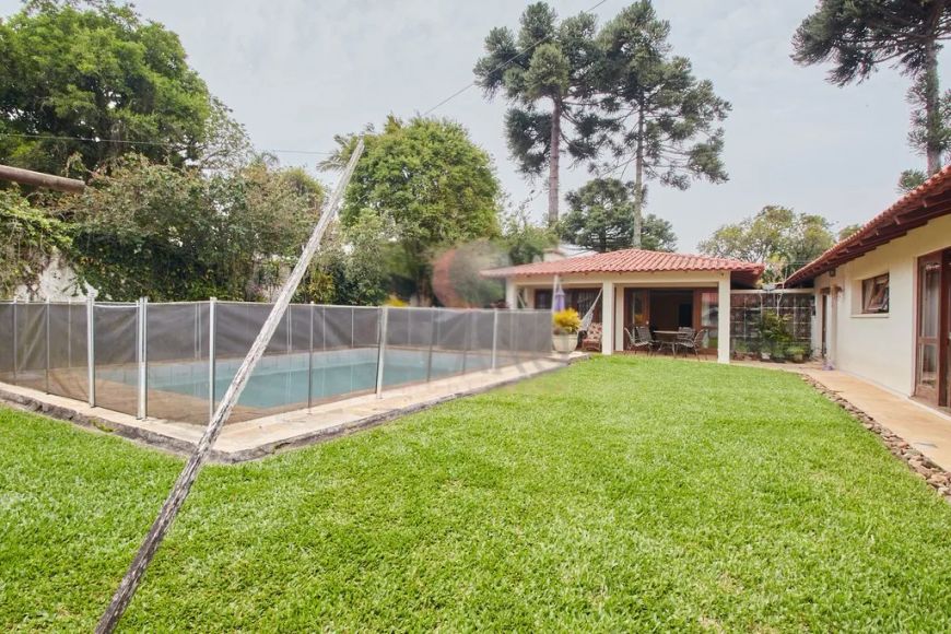 CASA A VENDA NO BAIRRO SÃO LOURENÇO, EM CURITIBA/PR | 5 quartos