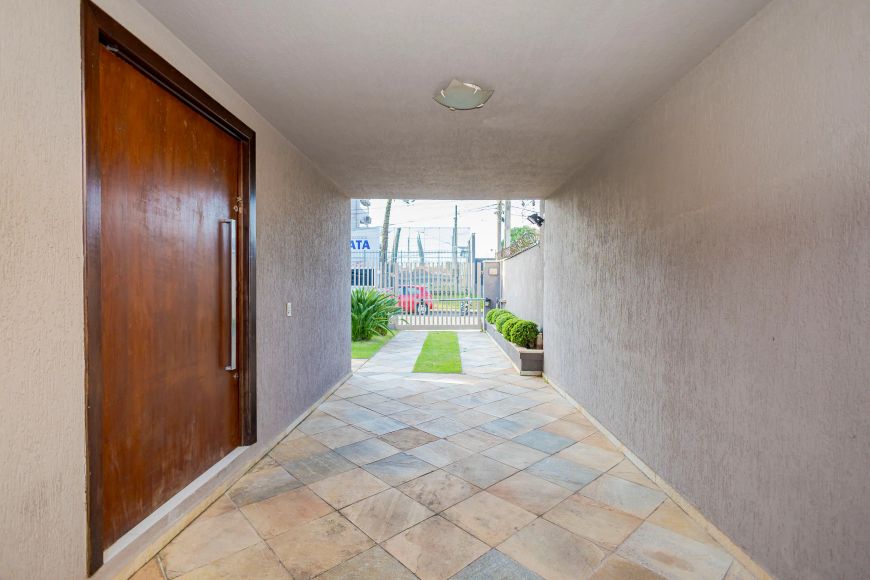 Casa com 6 dormitórios à venda, 353 m² por R$ 1.925.000 - Guabirotuba - Curitiba/PR
