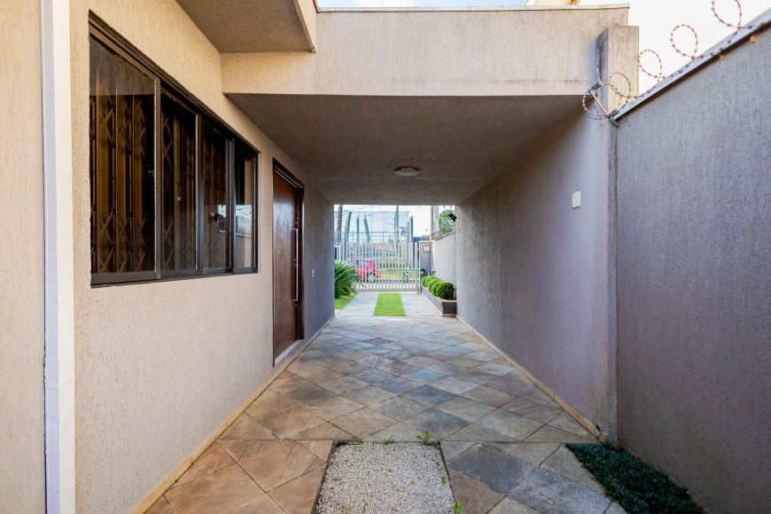 Casa com 6 dormitórios à venda, 353 m² por R$ 1.925.000 - Guabirotuba - Curitiba/PR