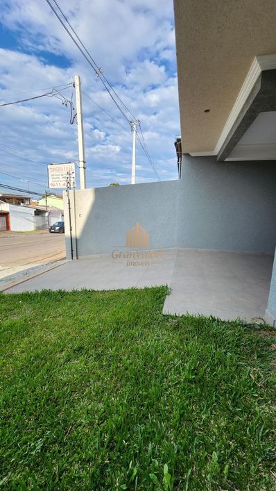 Sobrado de frente para rua próximo a Av. Salgado Filho