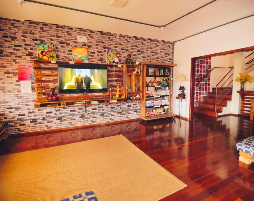 CASA - HOSTEL - 383M2 PRIVATIVOS - ANALISA PERMUTA - 3 SUÍTES - 4 SALAS - CHURRASQUEIRA