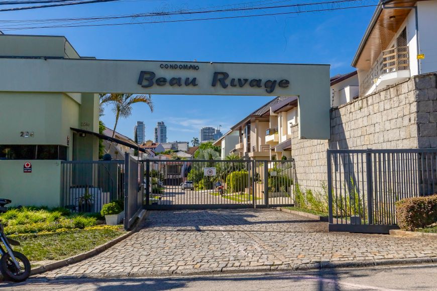 CASA EM CONDOMINIO FECHADO NO BAIRRO SEMINÁRIO - Curitiba - PR