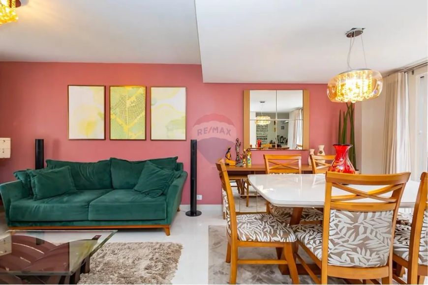 Sobrado Triplex de 147m² no Pilarzinho: 3 Quartos, Suíte, Ático, 4 Banheiros e Jardim Privativo!