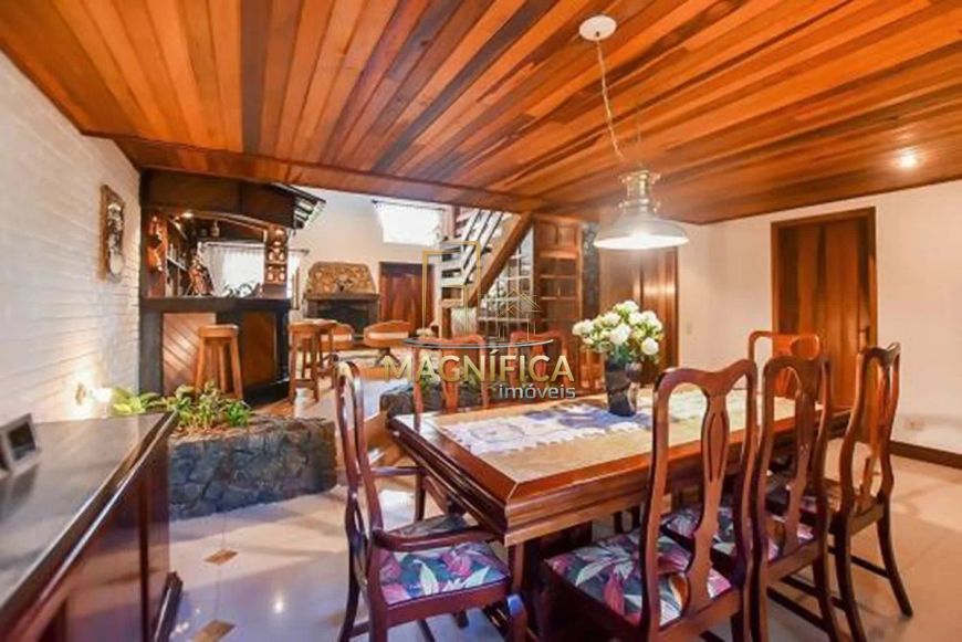 CASA com 5 dormitórios à venda por R$ 1.970.000,00 no bairro Ahú - CURITIBA / PR