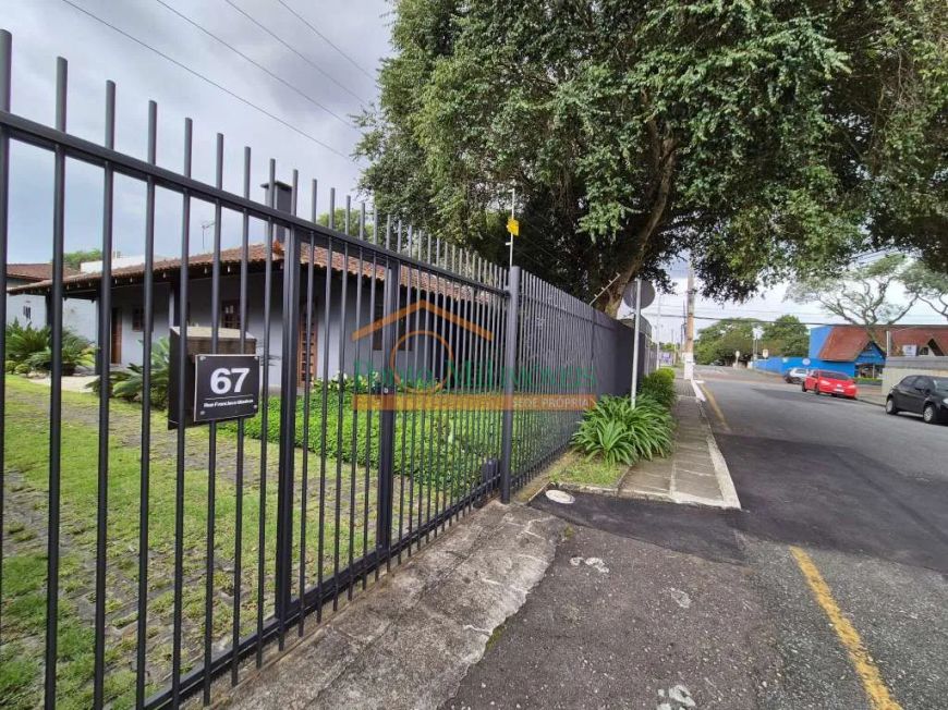 CASA com 3 dormitórios à venda com 230m² no bairro Santa Felicidade - CURITIBA / PR