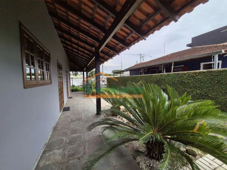 CASA com 3 dormitórios à venda com 230m² no bairro Santa Felicidade - CURITIBA / PR
