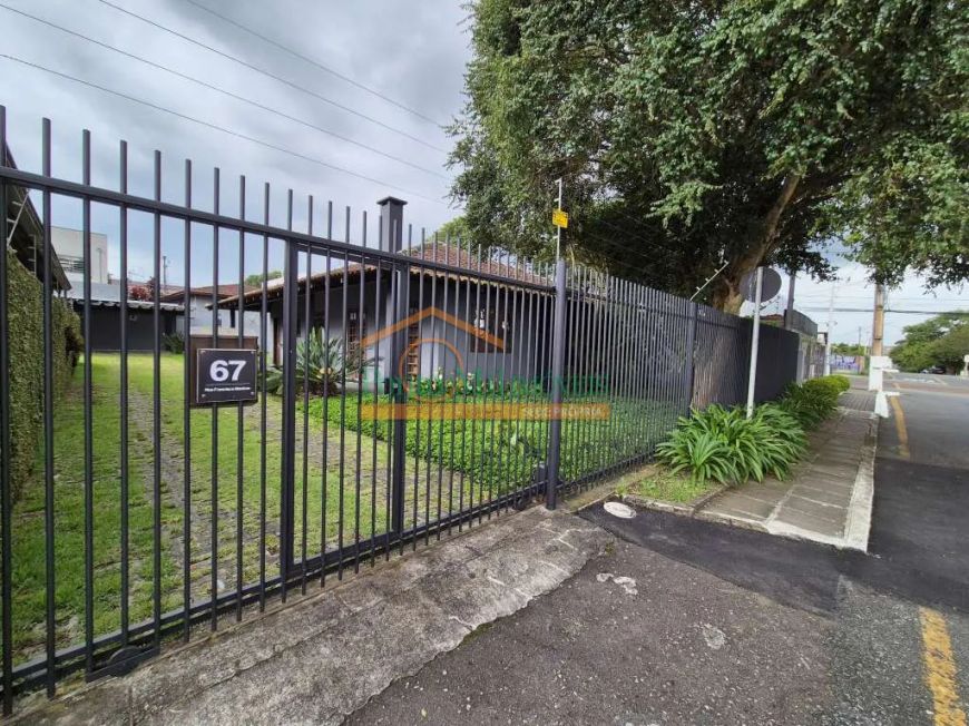 CASA com 3 dormitórios à venda com 230m² no bairro Santa Felicidade - CURITIBA / PR