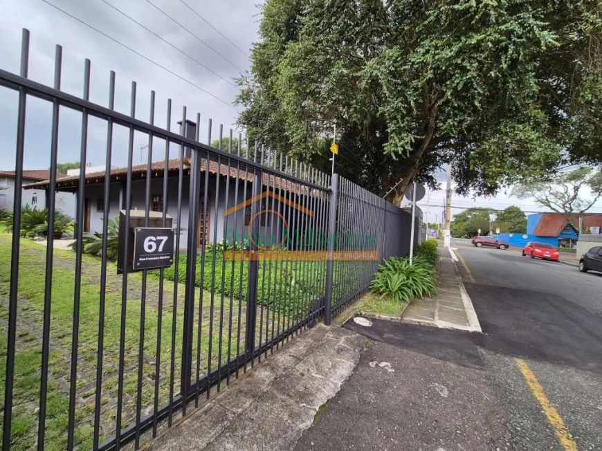 CASA com 3 dormitórios à venda com 230m² no bairro Santa Felicidade - CURITIBA / PR