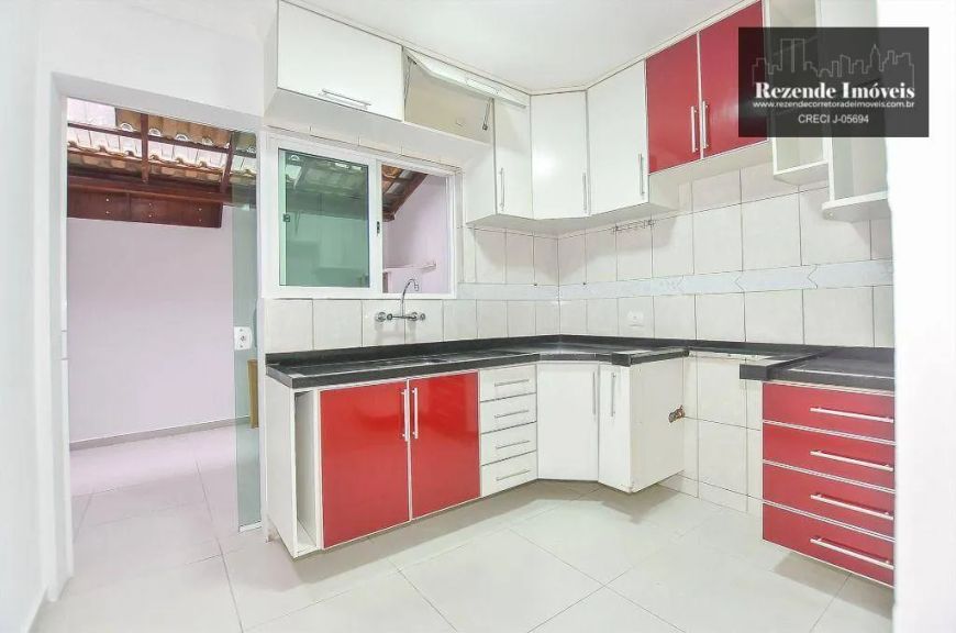 Sobrado com 3 dormitórios a venda, 97 m² por R$ 670.000 - Xaxim - Curitiba/PR