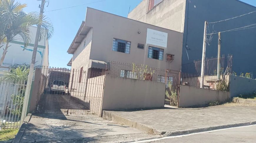 TERRENO E BARRACÕES ÓRLEANS 506m²