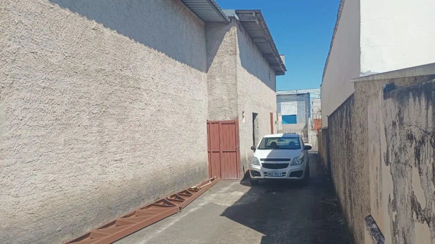 TERRENO E BARRACÕES ÓRLEANS 506m²