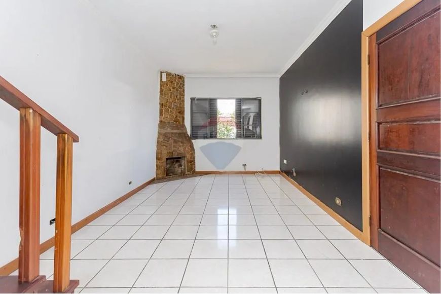 Sobrado 206m², 3 quartos, 1 suíte, 2 vagas. Parolin.