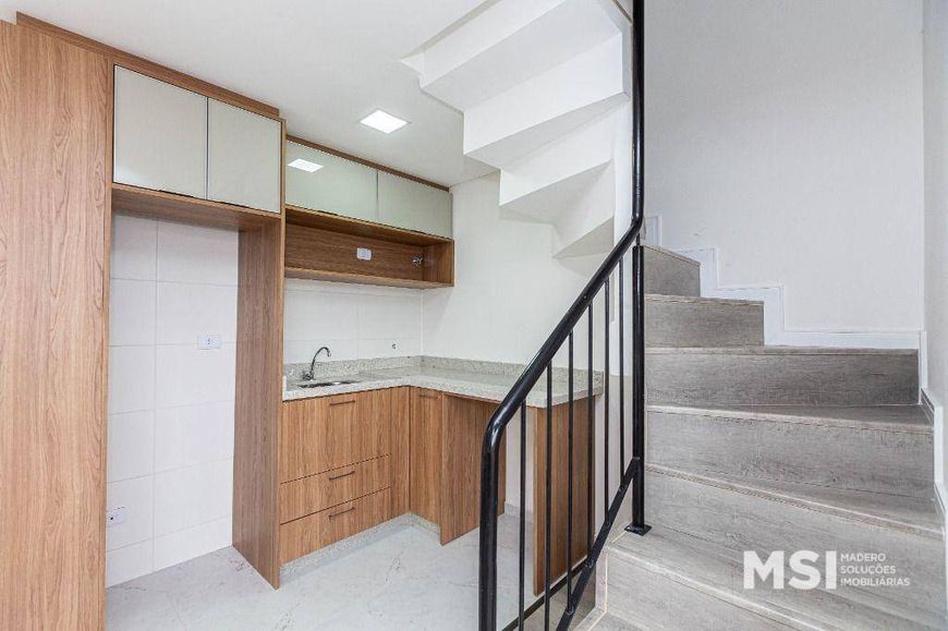 Apartamento duplex para venda ou locação no bairro Rebouças em Curitiba.