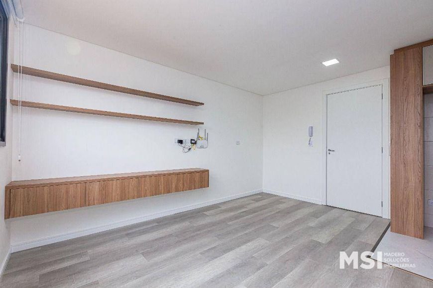Apartamento duplex para venda ou locação no bairro Rebouças em Curitiba.