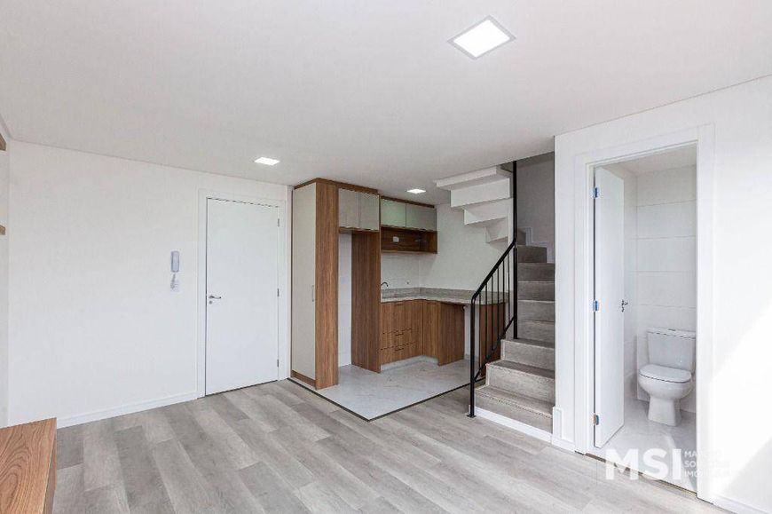 Apartamento duplex para venda ou locação no bairro Rebouças em Curitiba.