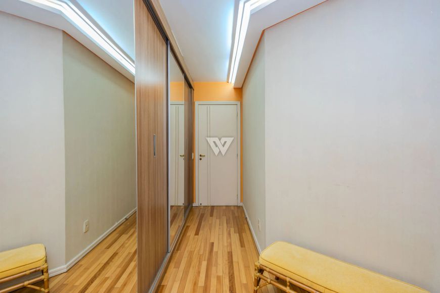 Apartamento no Bigorrilho, Ed Belair, prox Pça Ucrania, 260m, 4 qtos, 2 suites, 3 vagas, um por anda