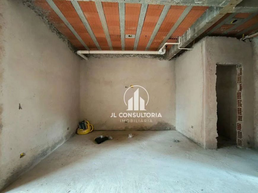 Sobrado amplo com ótimo padrão de acabamento no Umbara cond, Verona