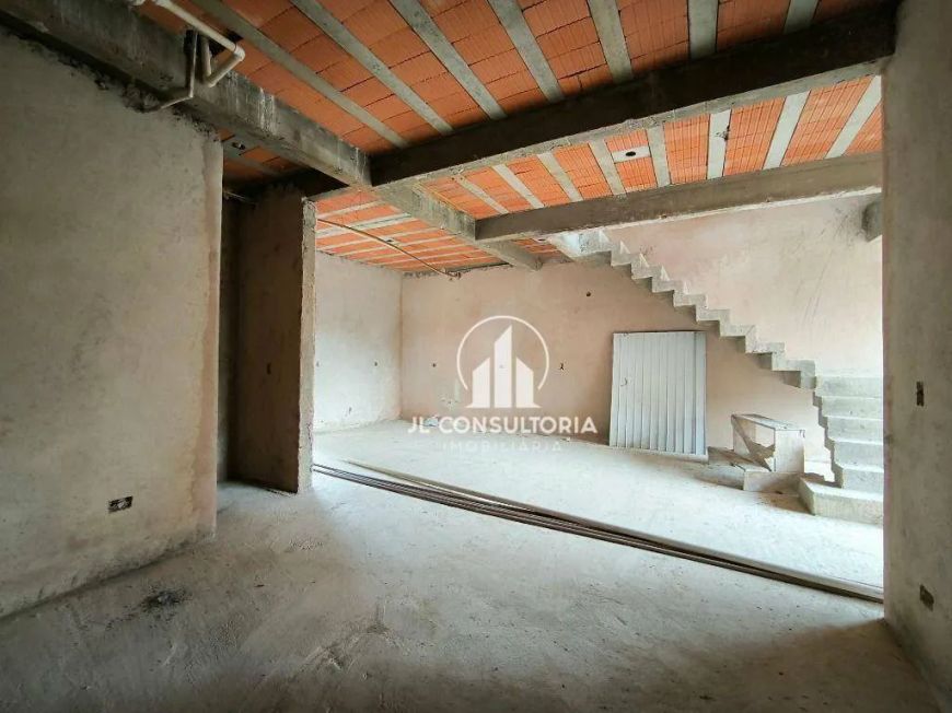 Sobrado amplo com ótimo padrão de acabamento no Umbara cond, Verona
