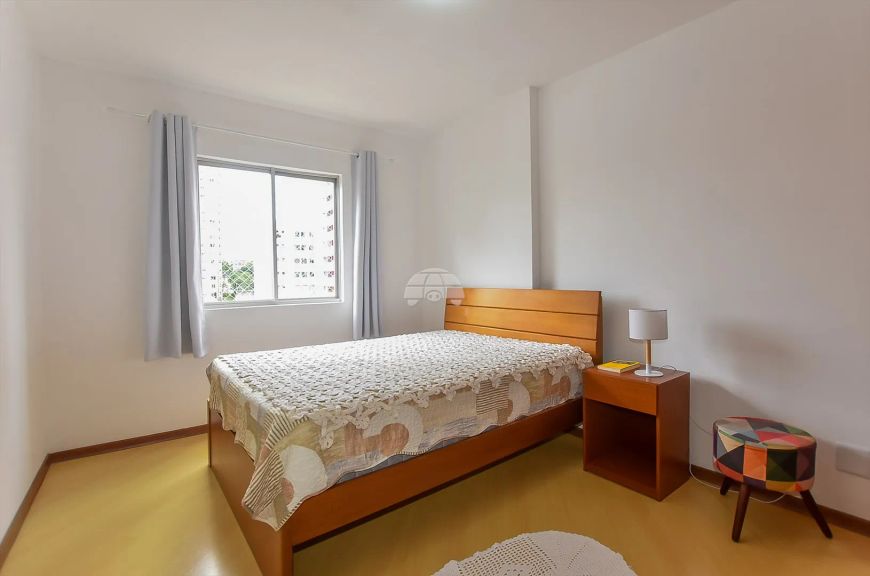 Imóvel para venda possui 77 metros quadrados com 3 quartos em Cristo Rei - Curitiba - PR