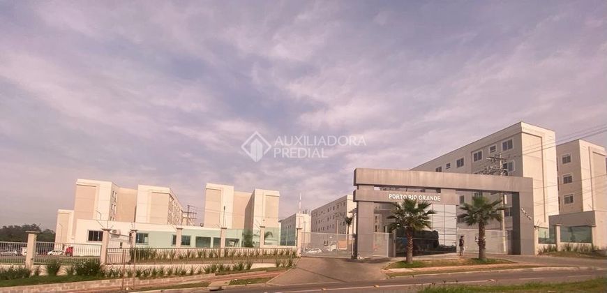 Apartamento terreo com patio dois quartos e vaga bairro Morro Santana
