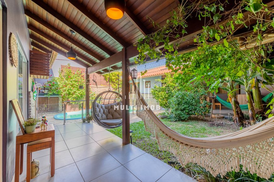 Casa em condomínio 4 dorms 257m² pátio com piscina no Ecoville