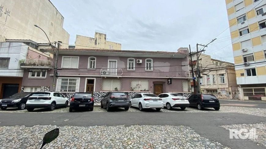 Excelente casa à venda na Cidade Baixa &lt;BR&gt;&lt;BR&gt;A casa possui 4 quartos, sendo 2 suítes,