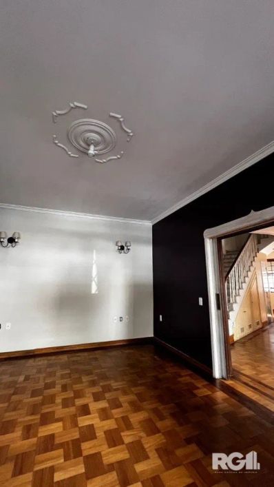 Excelente casa à venda na Cidade Baixa &lt;BR&gt;&lt;BR&gt;A casa possui 4 quartos, sendo 2 suítes,