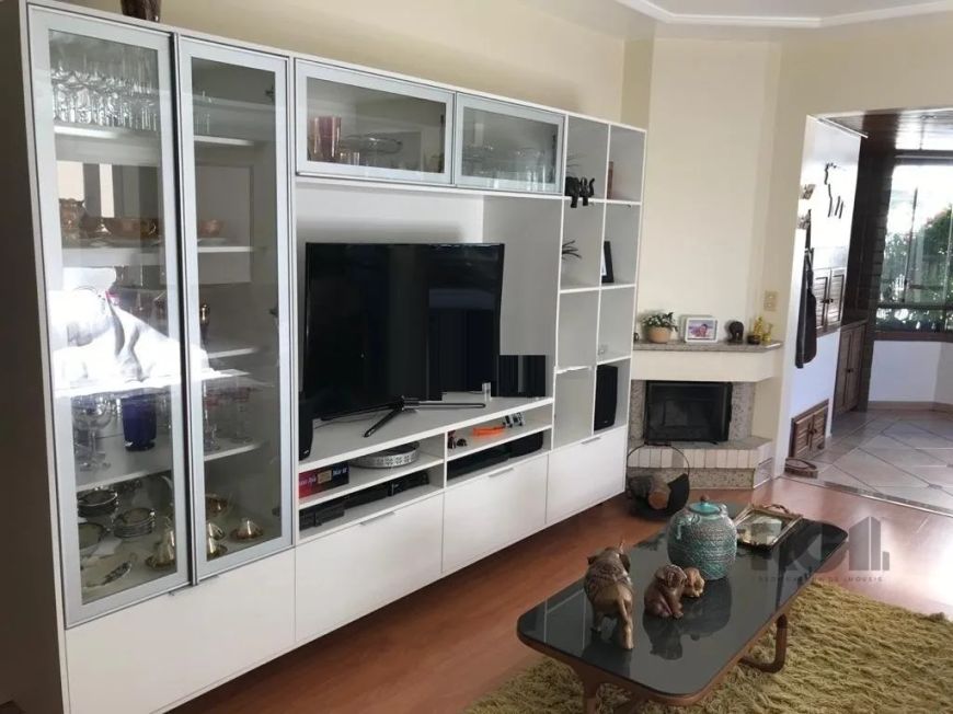 Vende-se apartamento 3 dormitórios com suíte e 3 vagas, 2 escrituradas e 1 convenção, living em dois