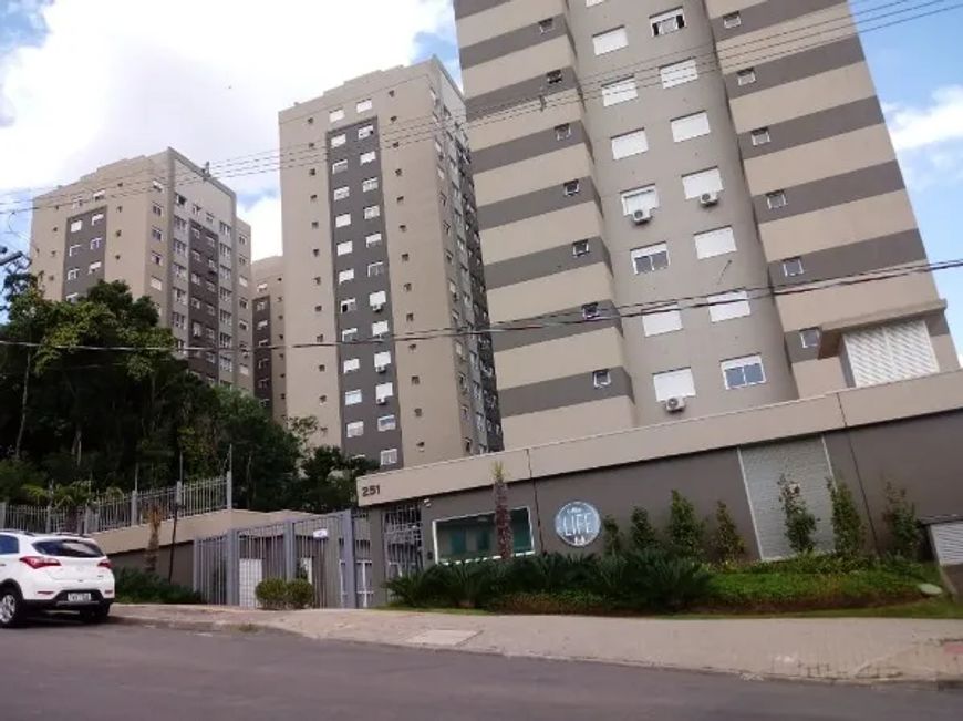 EXCELENTE APARTAMENTO! 02 DORMITORIOS, SALA AMPLA, COZINHA, BANHEIRO SOCIAL E AREA DE SERVICO. DECIM
