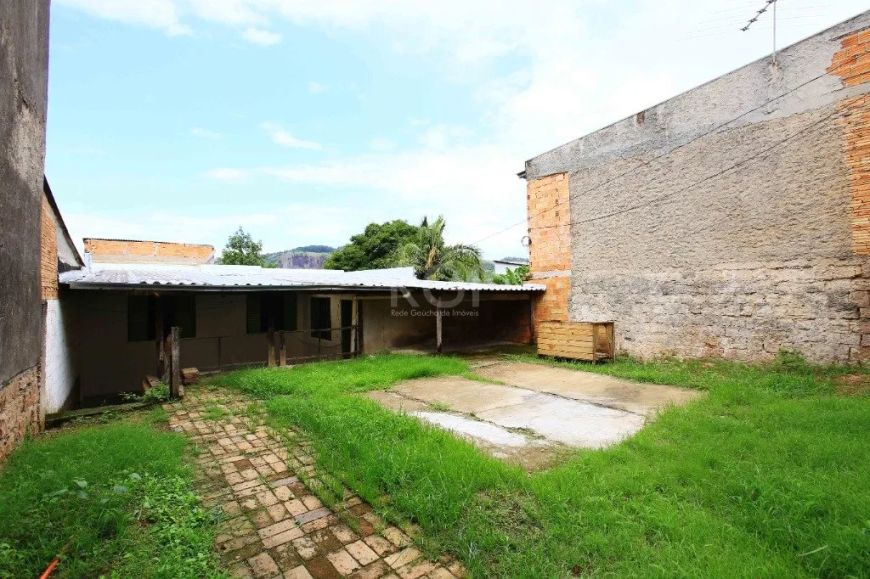 Casa bem localizada no Bairro Jardim Carvalho em Porto Alegre bem pertinho Av. Protásio Alves e Av.