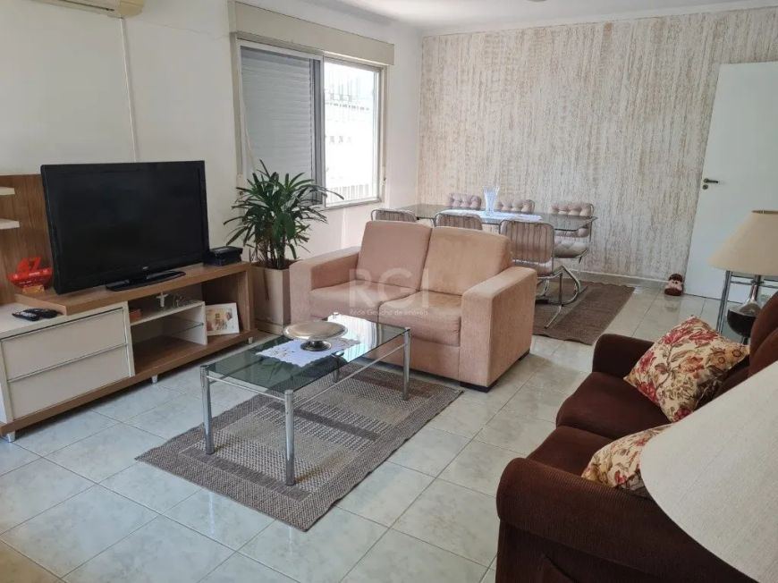 Casa com 188 metros privativos, 03 quartos amplos, iluminados e arejados, 02 banheiros sendo um suít