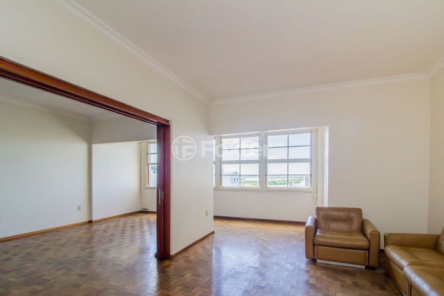 Apartamento para venda possui 144 metros quadrados com 4 quartos