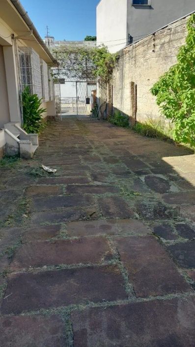 Casa necessitando de reforma em terreno com 560m2, excelente oportunidade de terreno em área central