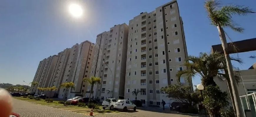 Ótimo apartamento semi-novo, 2 dormitórios, living estendido com 2 ambientes todo em laminado, sacad