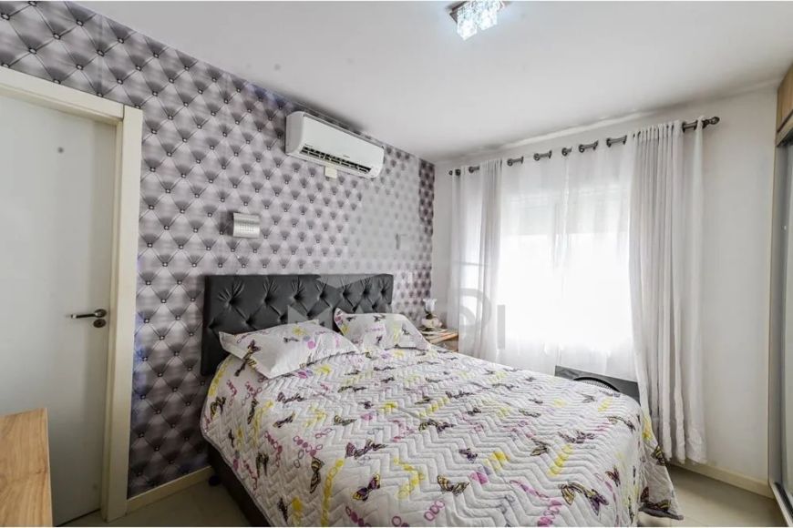 PORTO ALEGRE - Apartamento Padrão - Camaquã