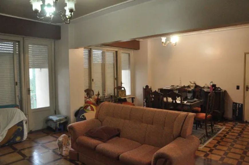Apartamento no bairro Independência, próximo ao Colégio Bom Conselho. Com 2 dormitórios sendo 1 suít