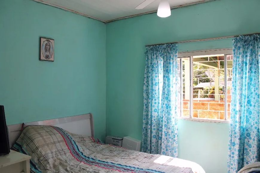 Excelente oportunidade!terreno no bairro aberta do morros em aclive (10x65) com três casas, possibil