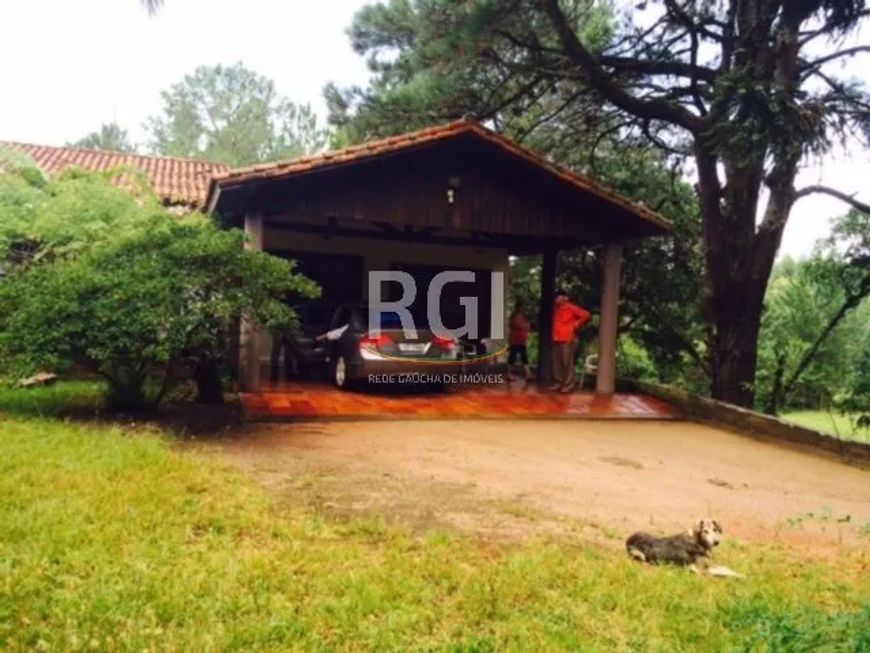SÍTIO com 80,6 hectares, apenas à 30Km da rótula da Carlos Gomes, na antiga estrada do Espigão.Possu