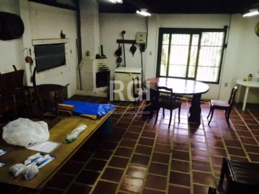 SÍTIO com 80,6 hectares, apenas à 30Km da rótula da Carlos Gomes, na antiga estrada do Espigão.Possu