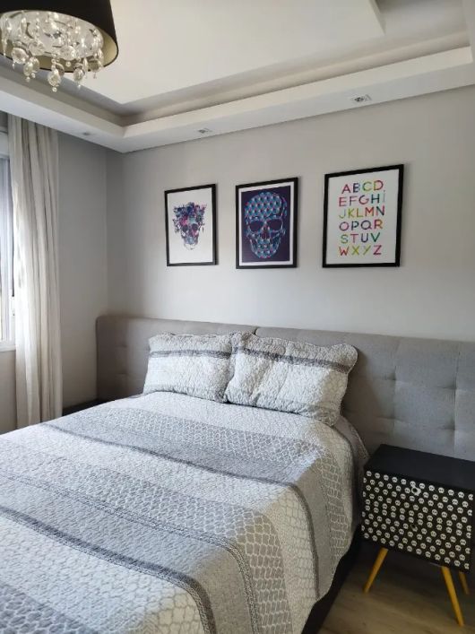 Lindo apartamento de 03 dorm, sendo 1 suite, todo reformado e mobiliado.Living para 2 ambientes, coz