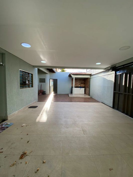 Imóvel para venda possui 260 metros quadrados com 3 quartos em Parque Anhanguera - Goiânia - GO