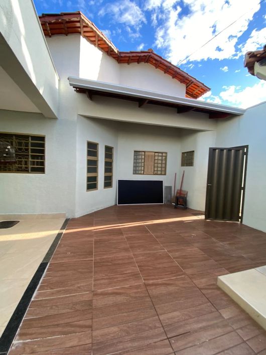 Imóvel para venda possui 260 metros quadrados com 3 quartos em Parque Anhanguera - Goiânia - GO