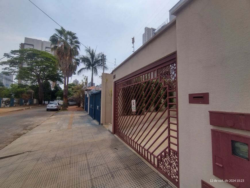 Sobrado 4 quartos sendo 2 suítes - abaixo da Pça Nova Suíça