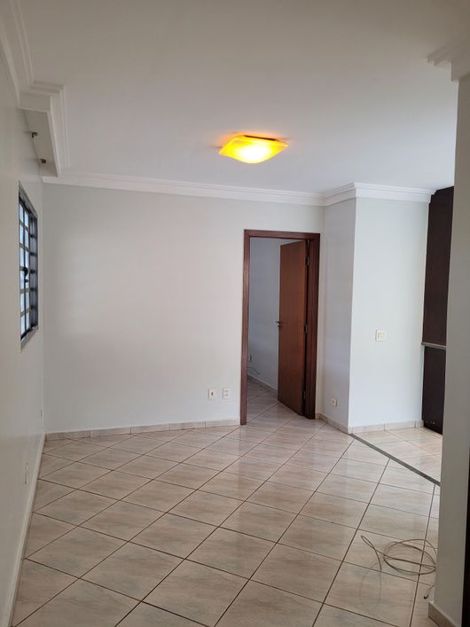 Casa a venda com piscina aquecida, 4 quartos, sendo 02 suítes no Setor Urias Magalhães