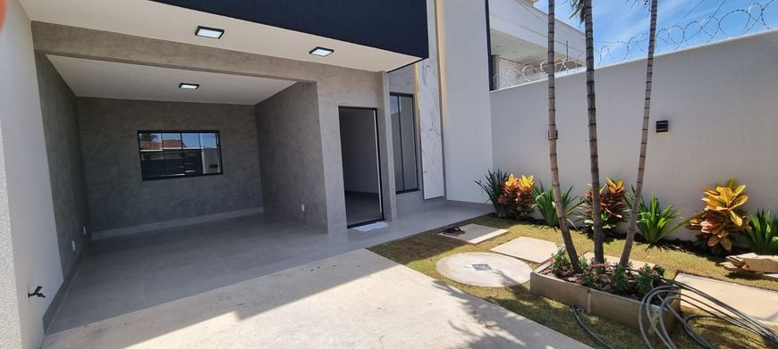 Casa à Venda com 3 quartos sendo uma suíte, 3 banheiros a partir de R$ 750,00