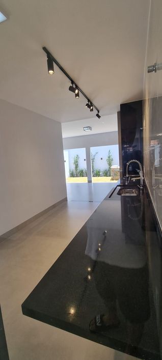 Casa à Venda com 3 quartos sendo uma suíte, 3 banheiros a partir de R$ 750,00
