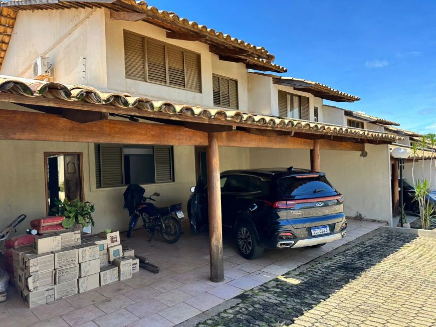 Sobrado no condomínio Porto Real - Jardim América Sobrado com 4 Quarto(s) e 4 banheiro(s) à Venda, 3