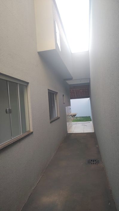 CASA – 2 QUARTOS C/ SUÍTE